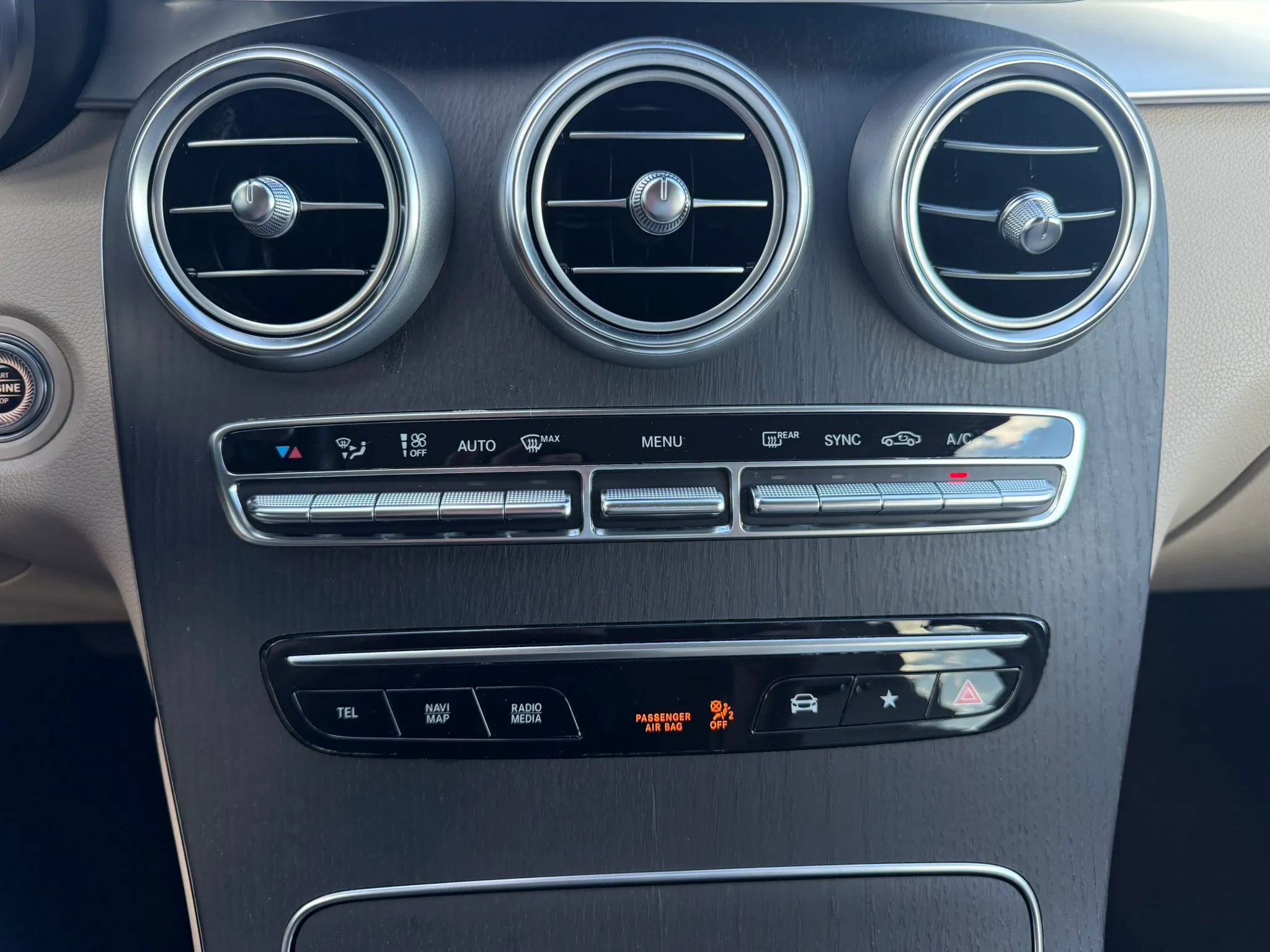 Used 2022 Mercedes-Benz GLC 300 4MATIC w/ Multimedia Package Lite image 24