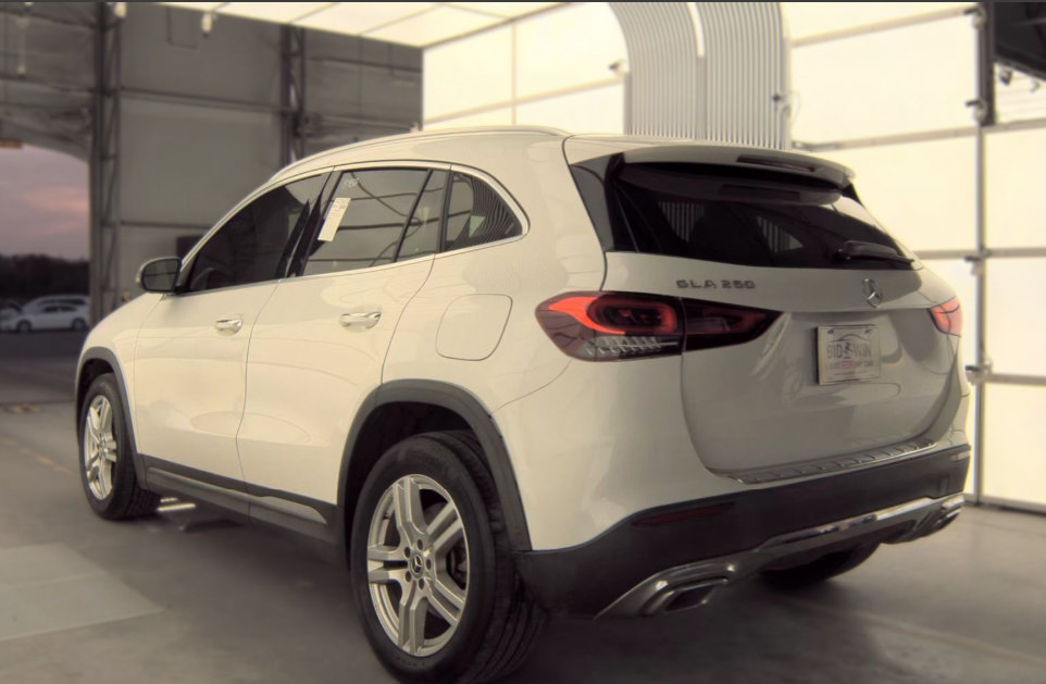 Used 2021 Mercedes-Benz GLA 250 w/ Premium Package image 3