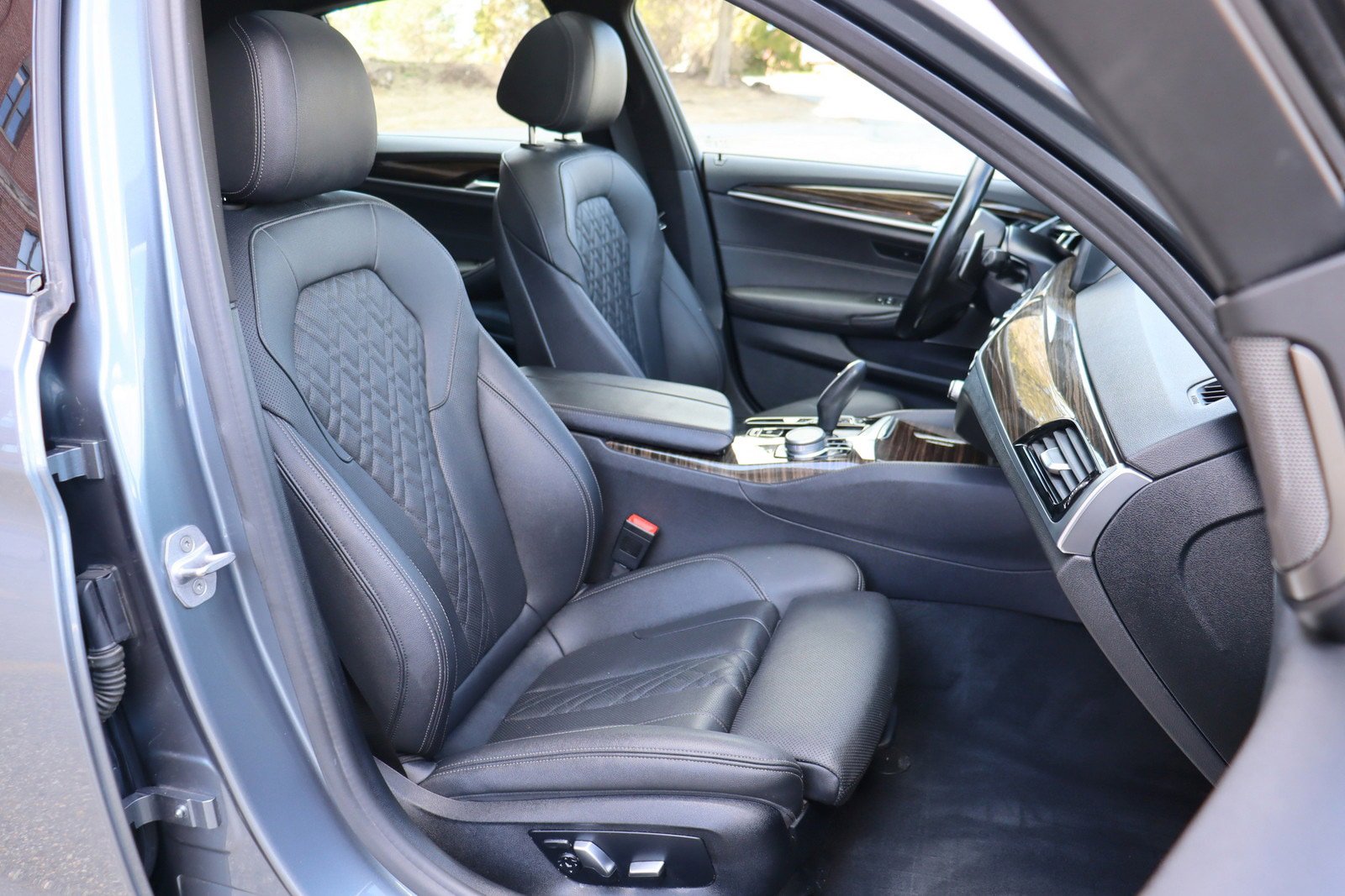Used 2021 BMW 530i w/ M Sport Package image 19