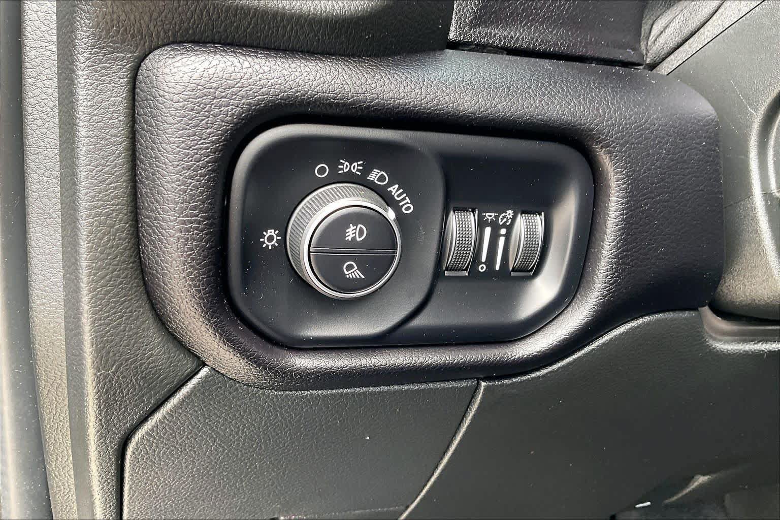 Used 2024 RAM 2500 Laramie w/ Safety Group AWD/4WD image 14