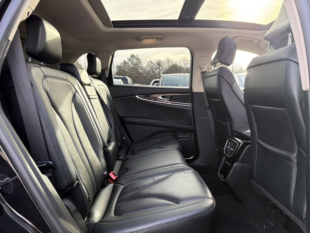 Used 2023 Lincoln Nautilus Reserve image 17