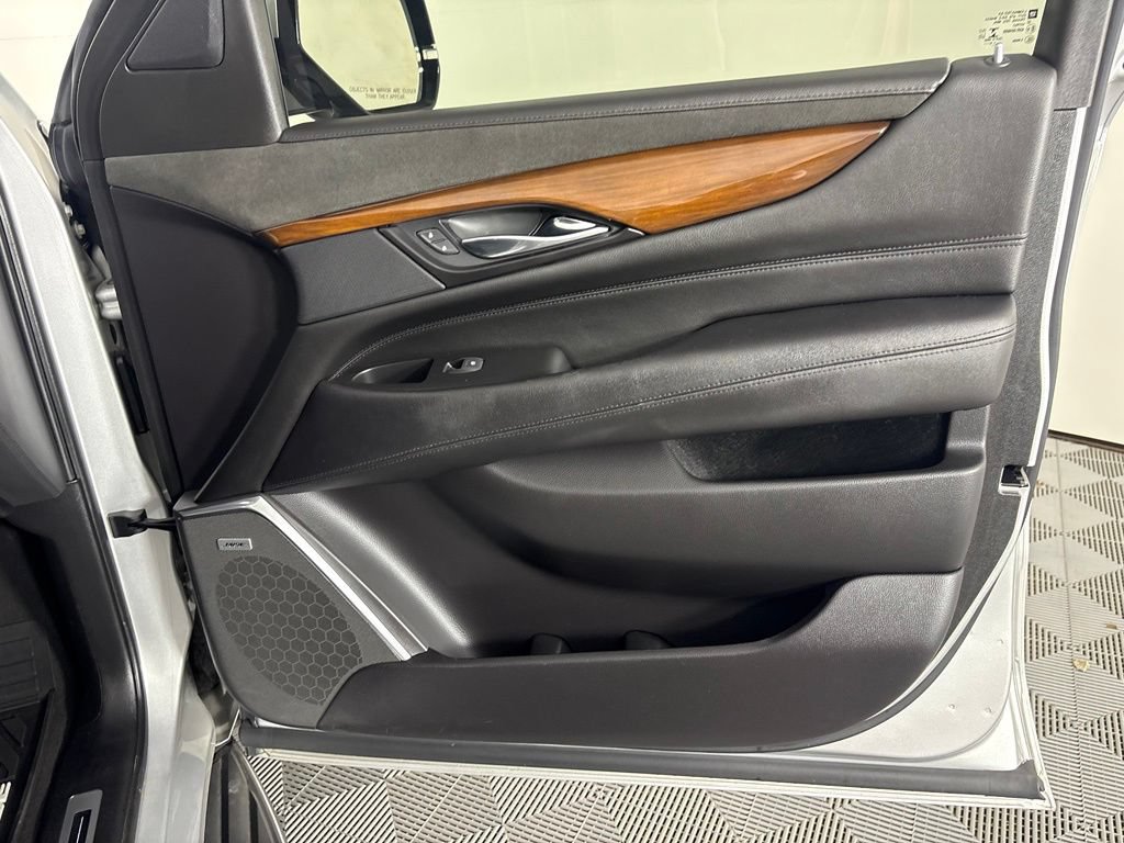 Used 2020 Cadillac Escalade 2WD image 36