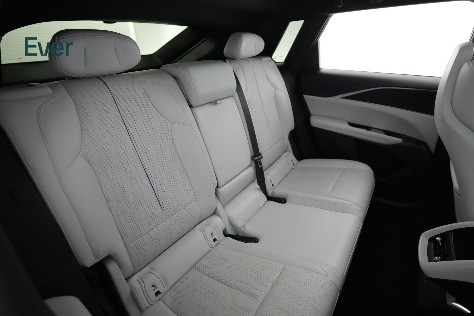 Used 2024 Cadillac Lyriq Luxury AWD/4WD image 5