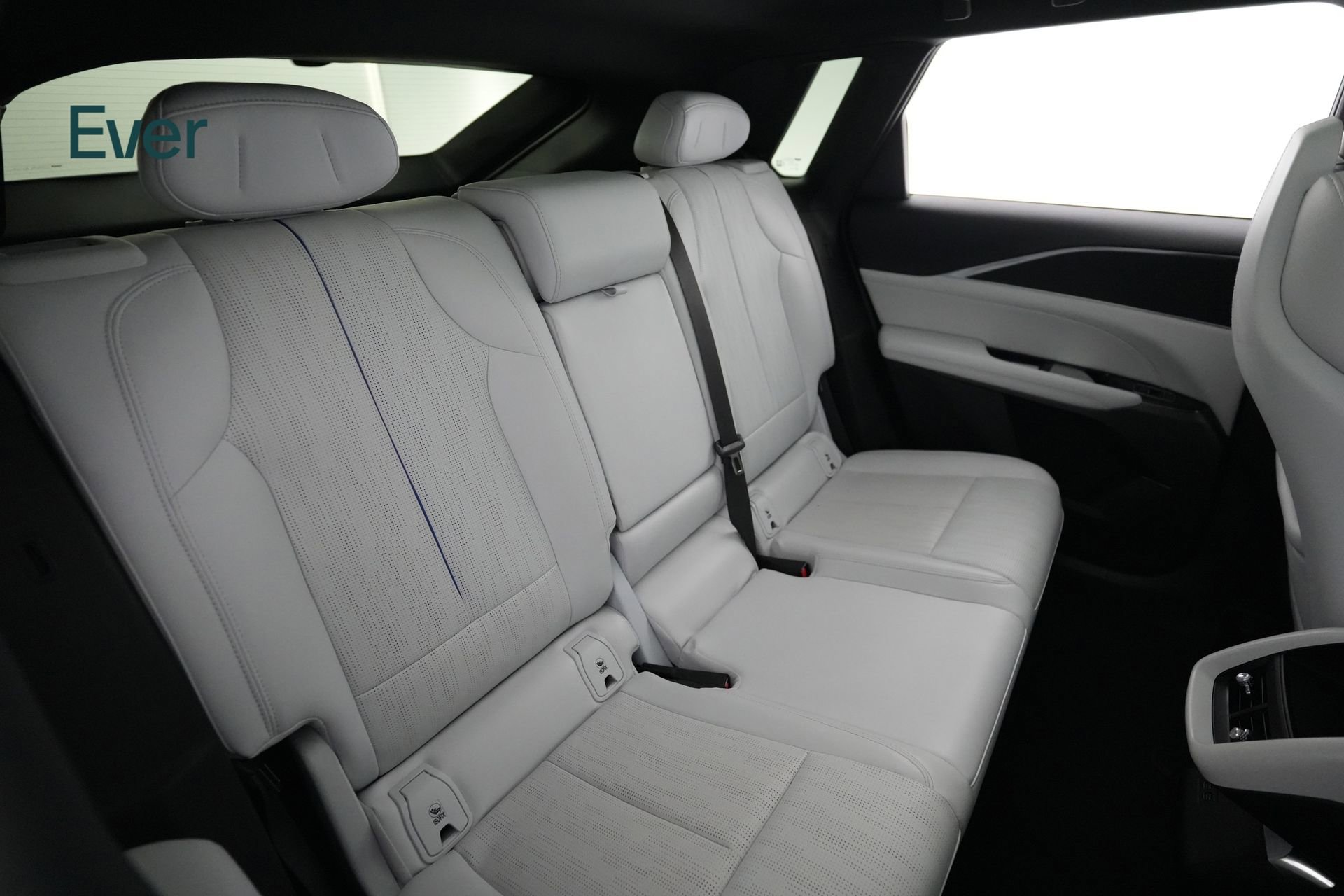 Used 2024 Cadillac Lyriq Luxury AWD/4WD image 5
