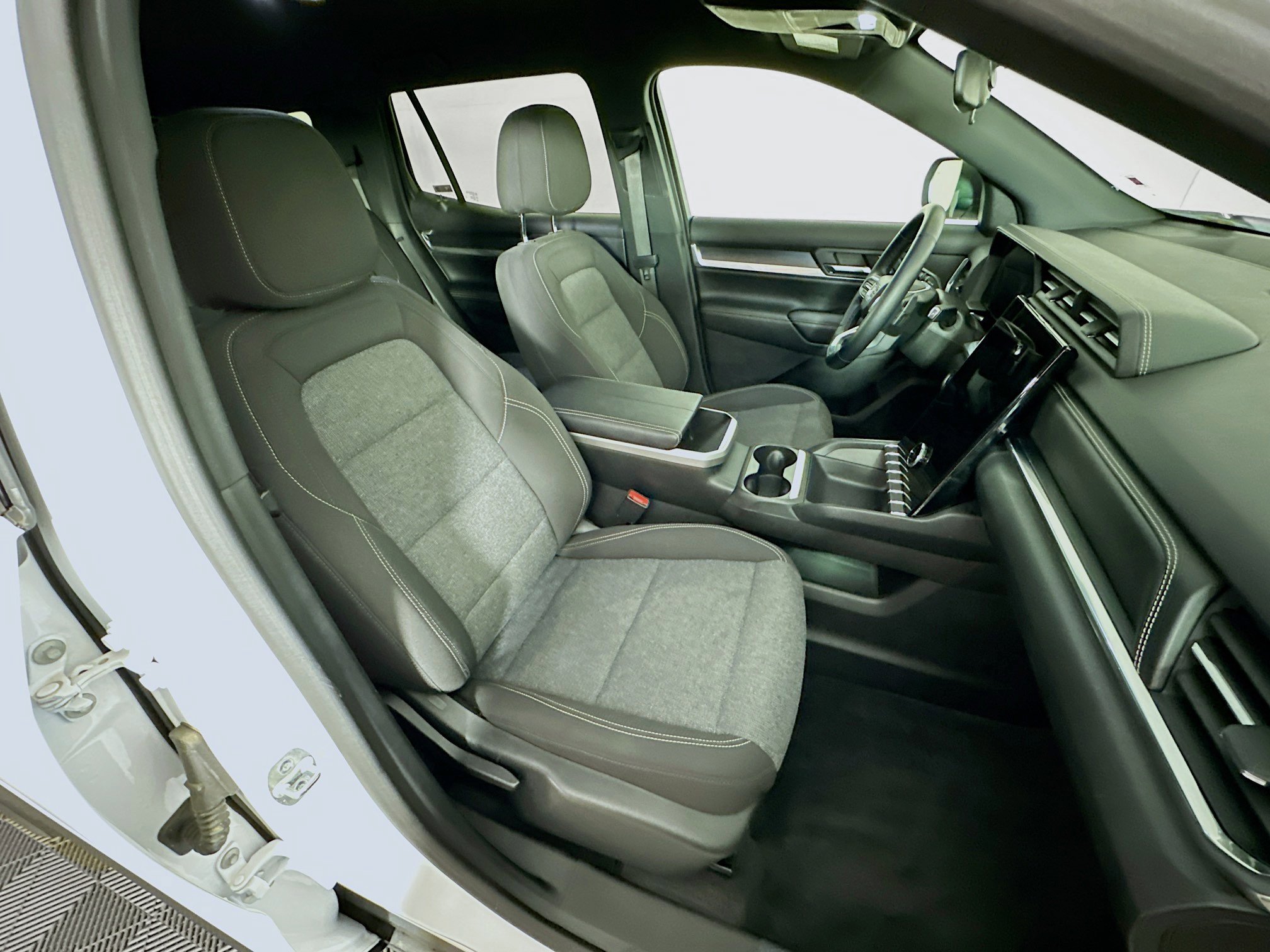 Used 2025 GMC Terrain Elevation AWD/4WD image 29