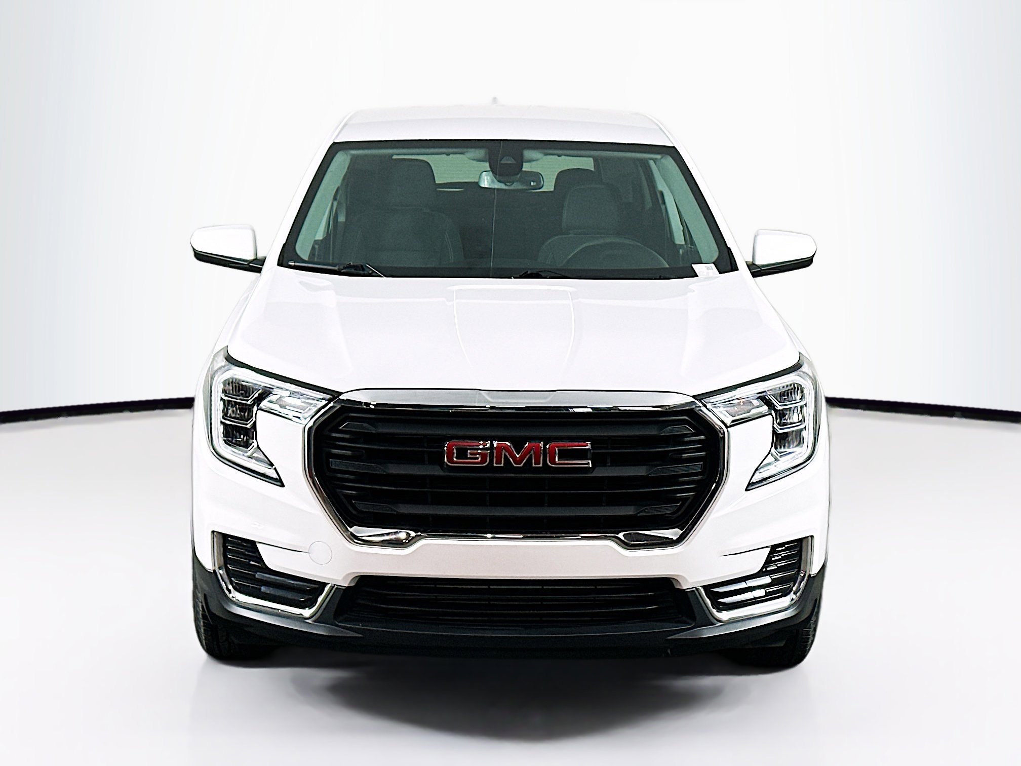 Used 2024 GMC Terrain SLE image 2