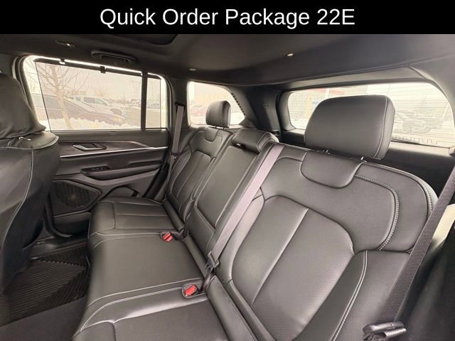 Used 2025 Jeep Grand Cherokee Limited w/ Luxury Tech Group II image 15