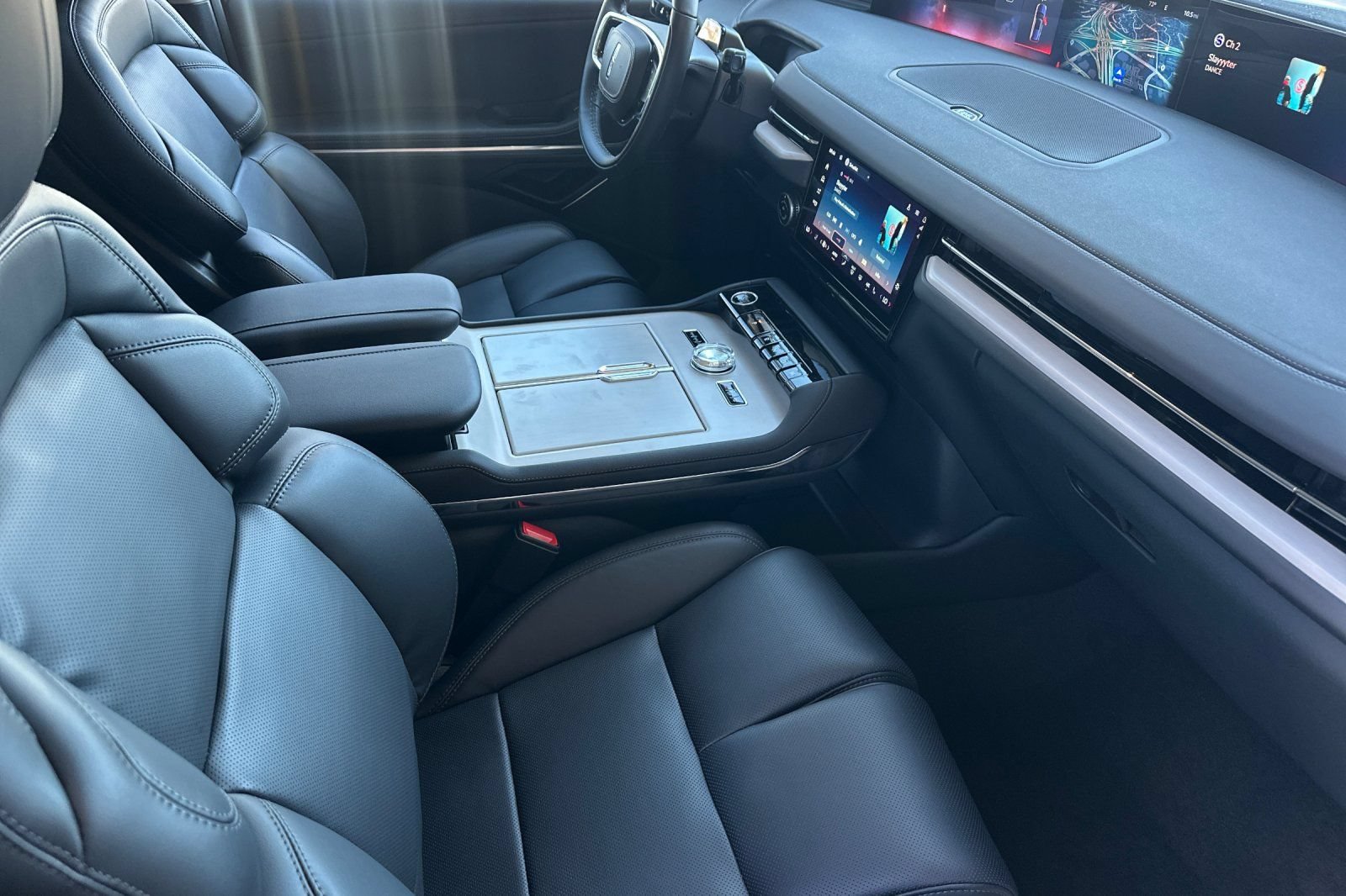 New 2027 Lincoln Navigator L Premier RWD image 16