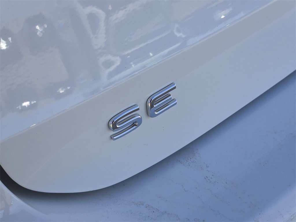 Used 2025 Volkswagen Taos SE image 12