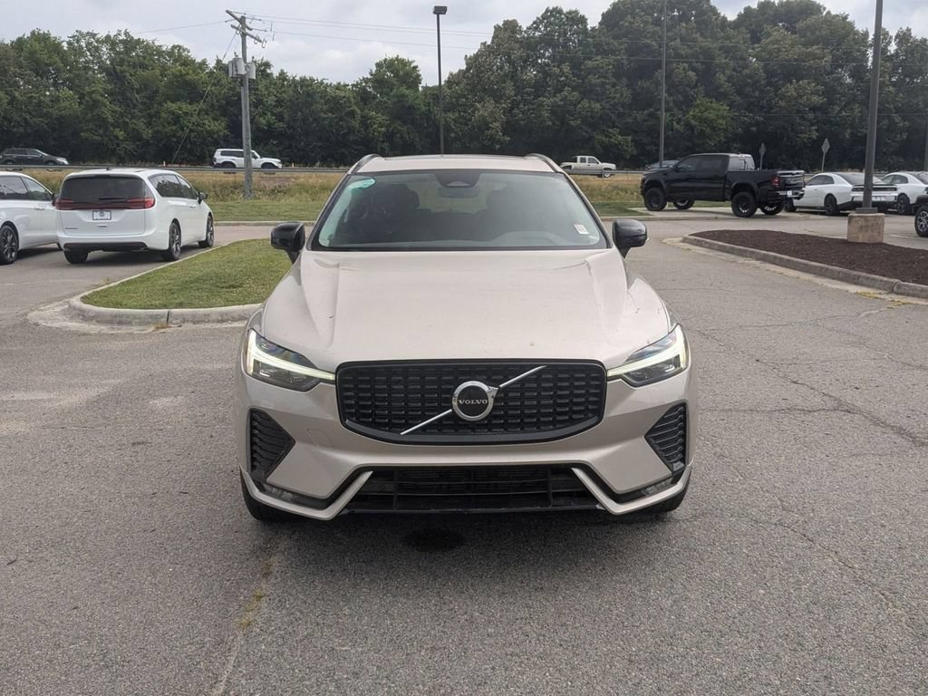 Used 2025 Volvo XC60 B5 Core AWD/4WD image 8