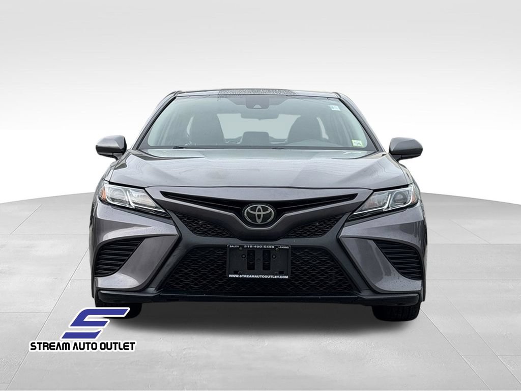 Used 2020 Toyota Camry SE FWD video 2