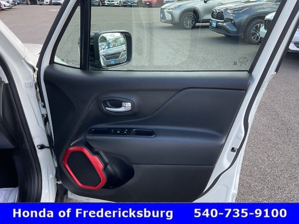 Used 2023 Jeep Renegade Trailhawk AWD/4WD image 13