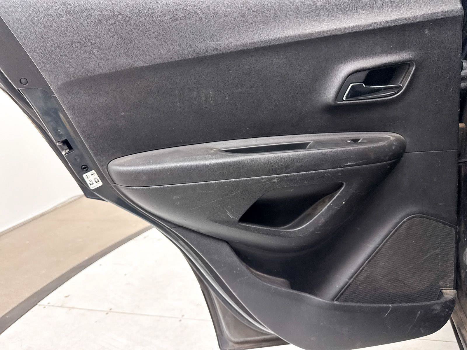 Used 2018 Chevrolet Trax LT w/ LT Convenience Package FWD image 22