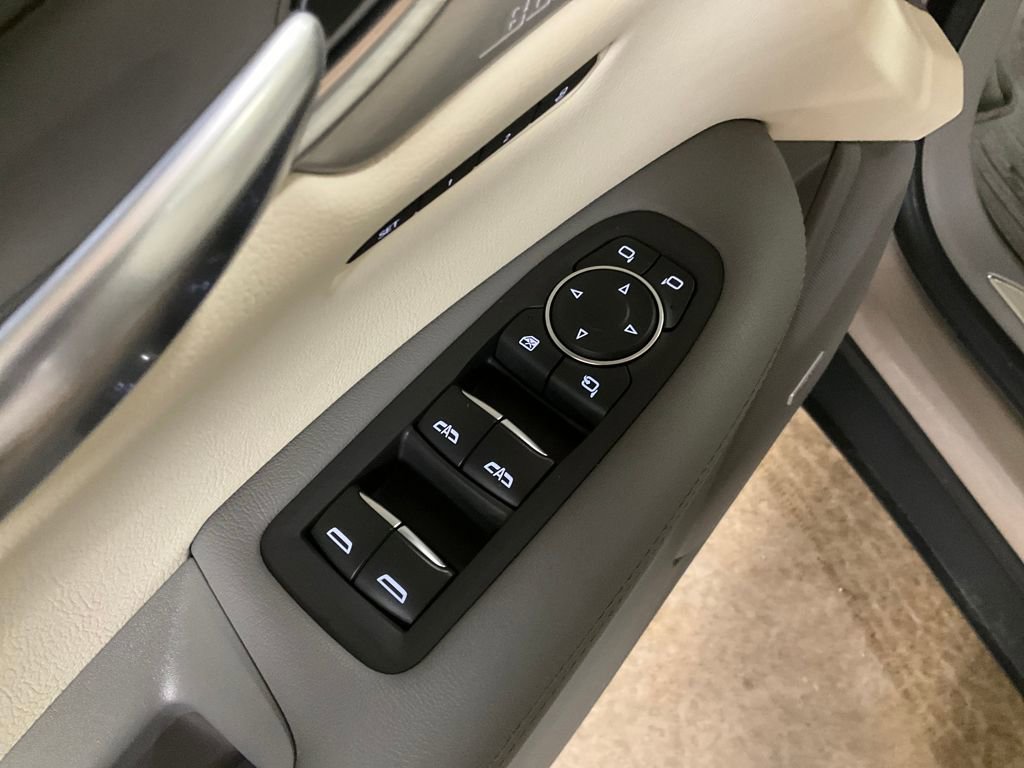 Used 2022 Cadillac XT5 Premium Luxury image 12