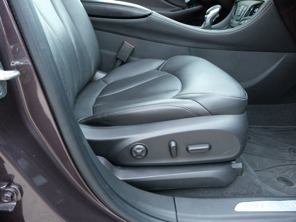 Used 2017 Buick Envision Essence FWD image 31