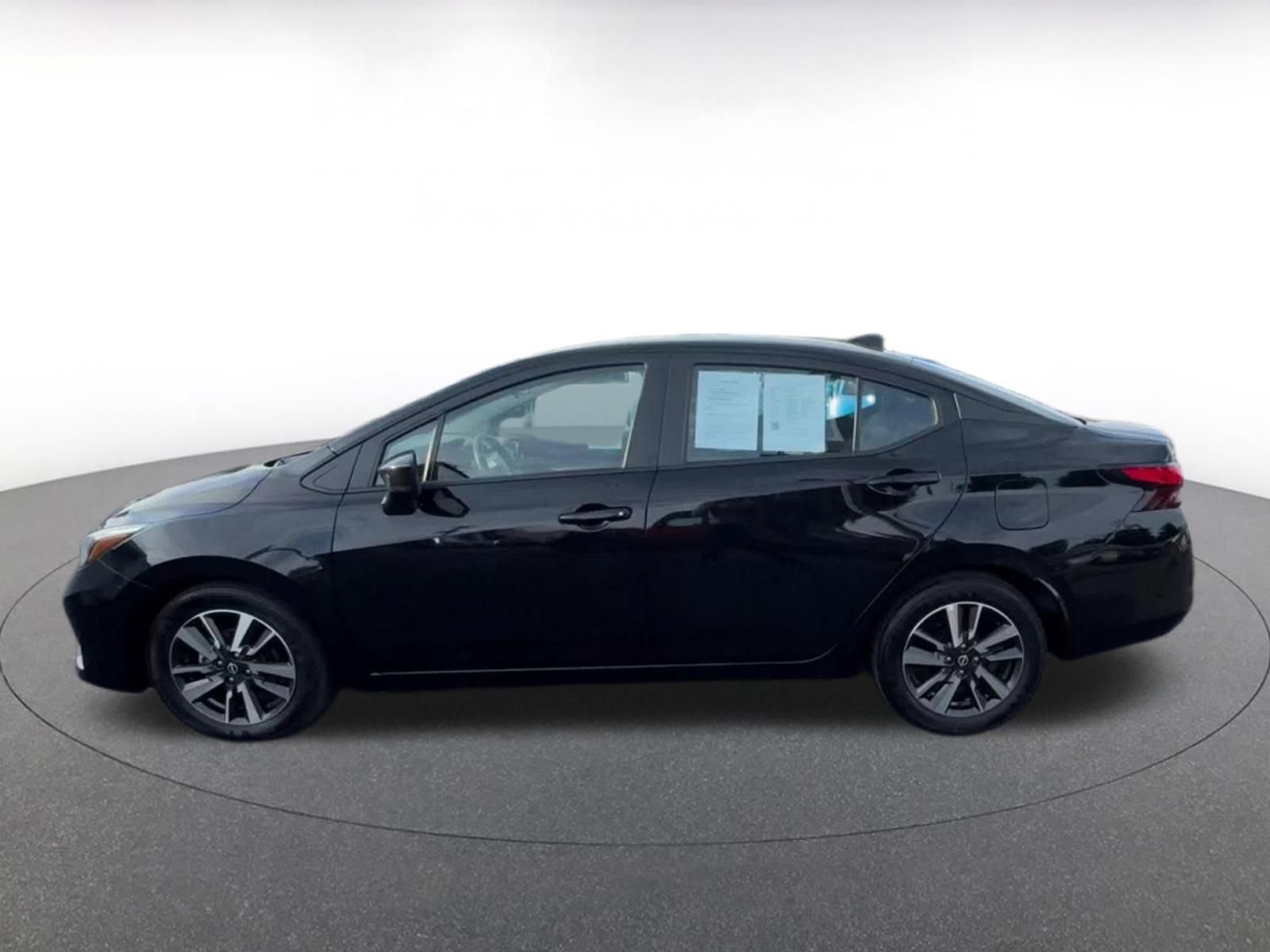 Used 2025 Nissan Versa SV image 9