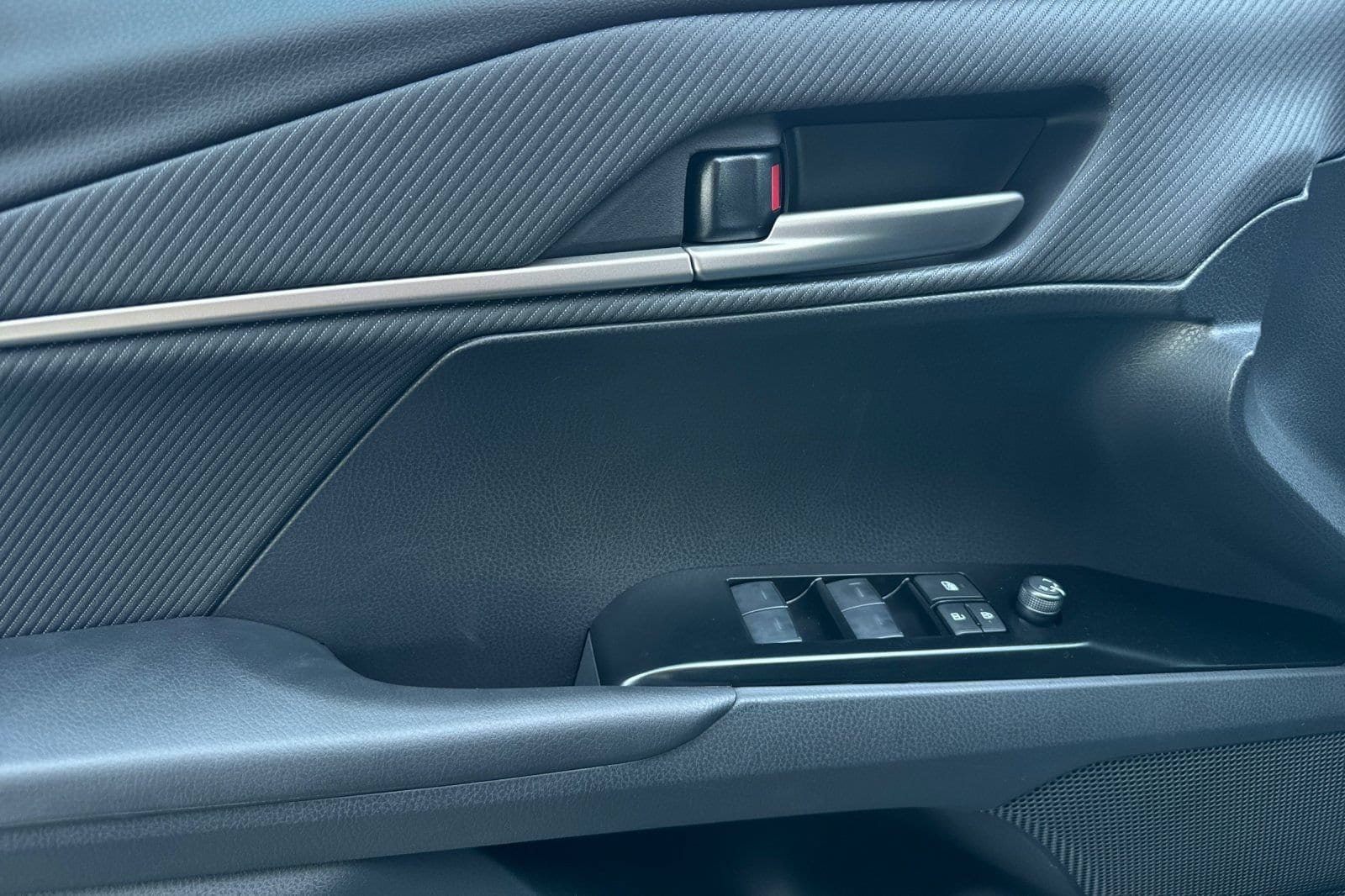 New 2026 Toyota Camry SE FWD image 10