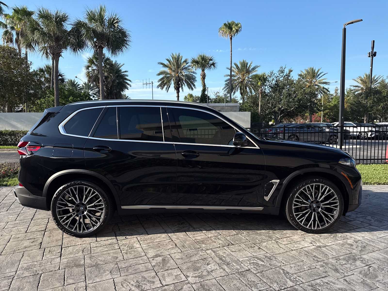 Used 2024 BMW X5 xDrive40i AWD/4WD image 3