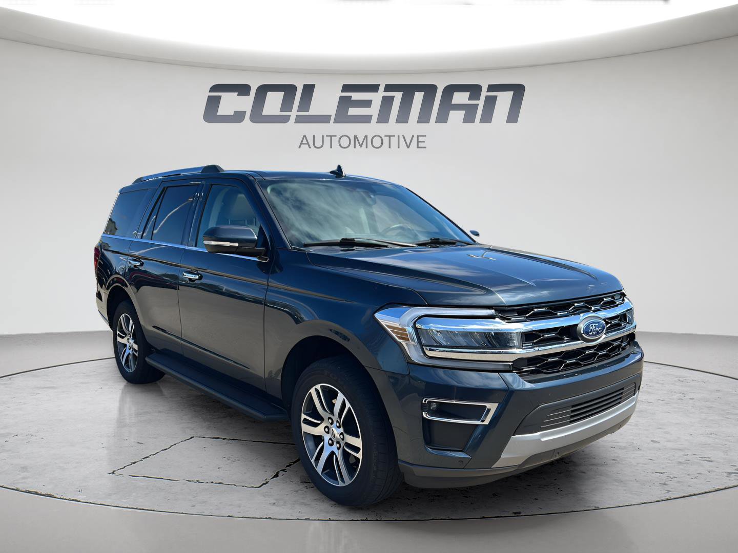 Used 2024 Ford Expedition Limited image 3