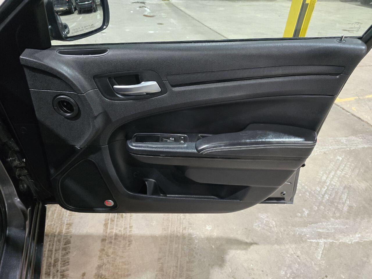 Used 2015 Chrysler 300 S image 30