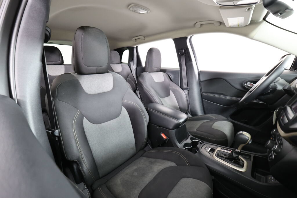 Used 2014 Jeep Cherokee Latitude FWD image 24