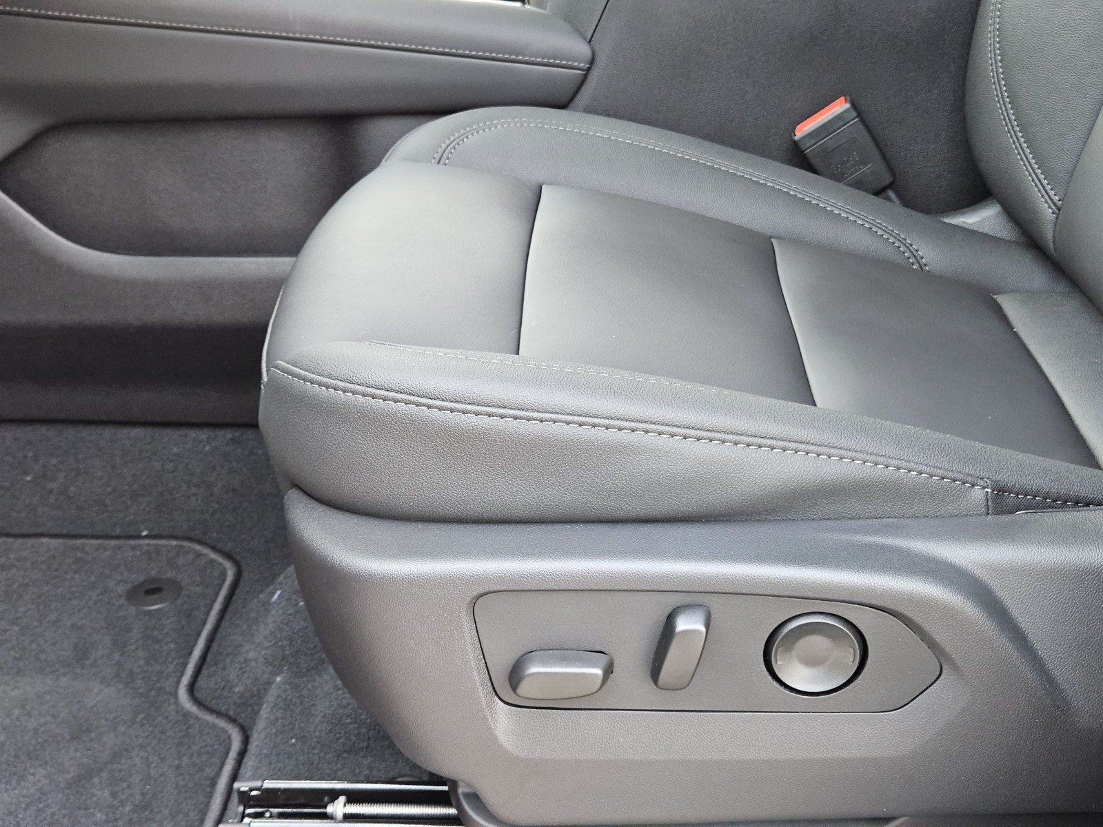 New 2027 Chevrolet Tahoe LT w/ Comfort Package RWD image 17