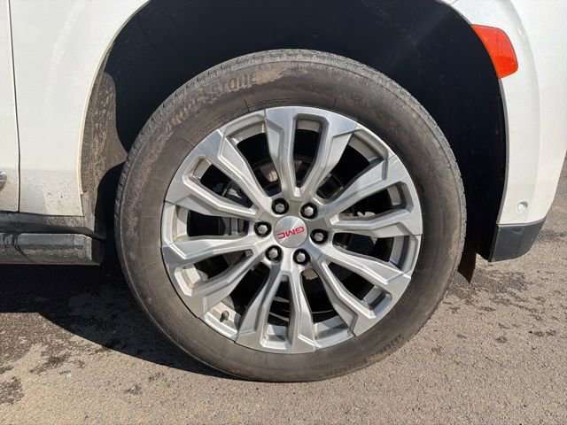 Used 2024 GMC Yukon XL Denali w/ Denali Reserve Package image 5