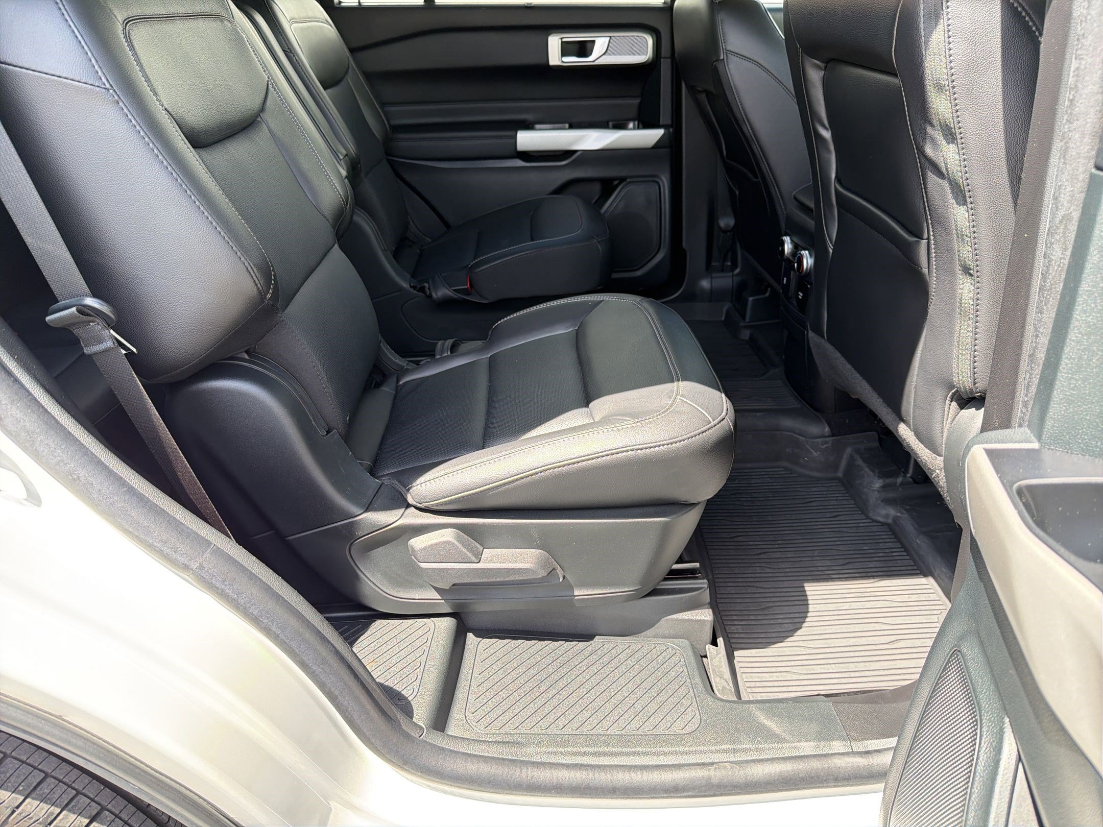 Used 2023 Ford Explorer Limited w/ Equipment Group 301A image 29