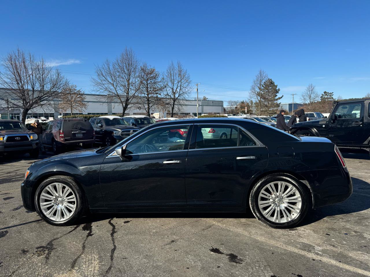 Used 2013 Chrysler 300 C w/ Beats Audio Group RWD image 8