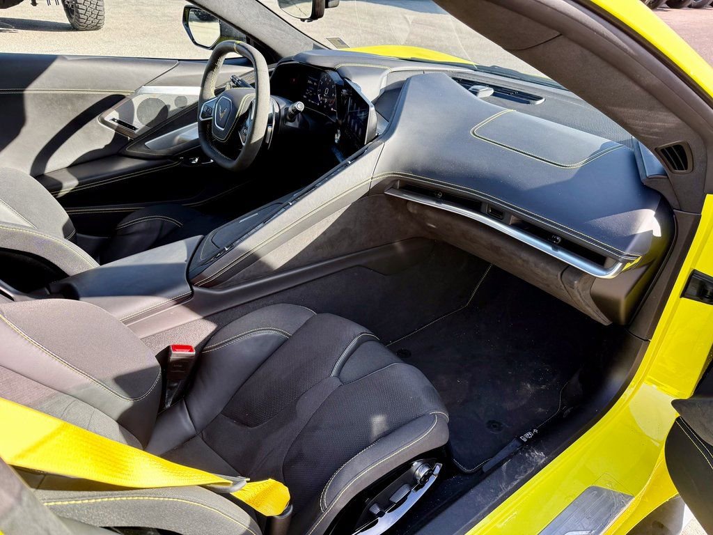 Used 2021 Chevrolet Corvette Stingray Premium Cpe w/ Z51 Performance Package image 14