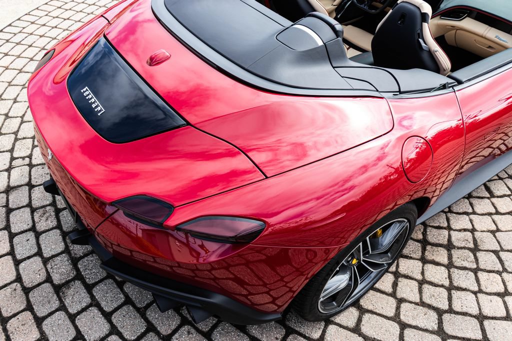 Certified 2025 Ferrari Roma Spider RWD image 18