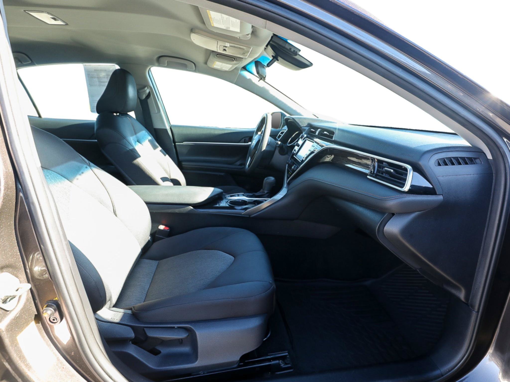 Used 2018 Toyota Camry LE FWD image 20