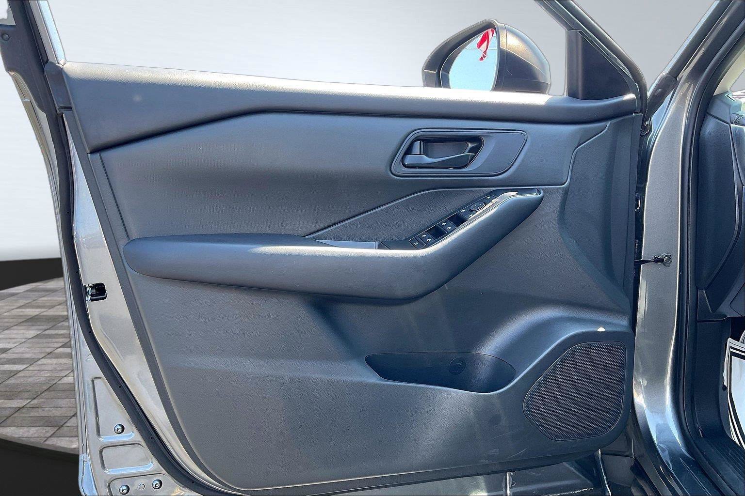 Certified 2025 Nissan Rogue S FWD image 23