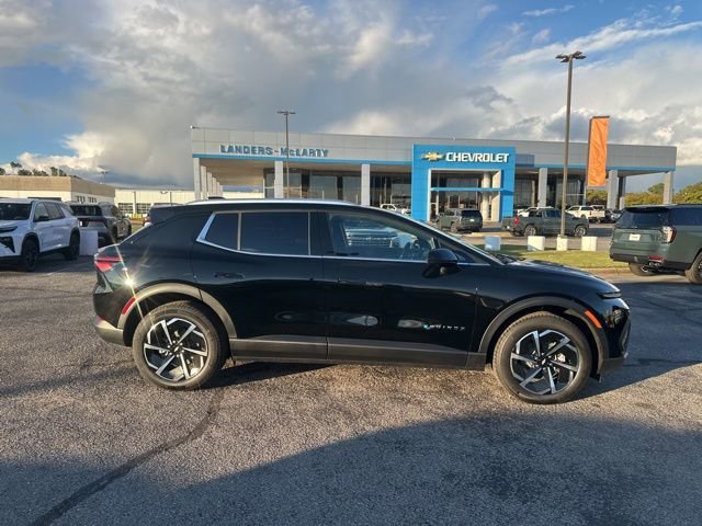 New 2026 Chevrolet Equinox EV LT image 2