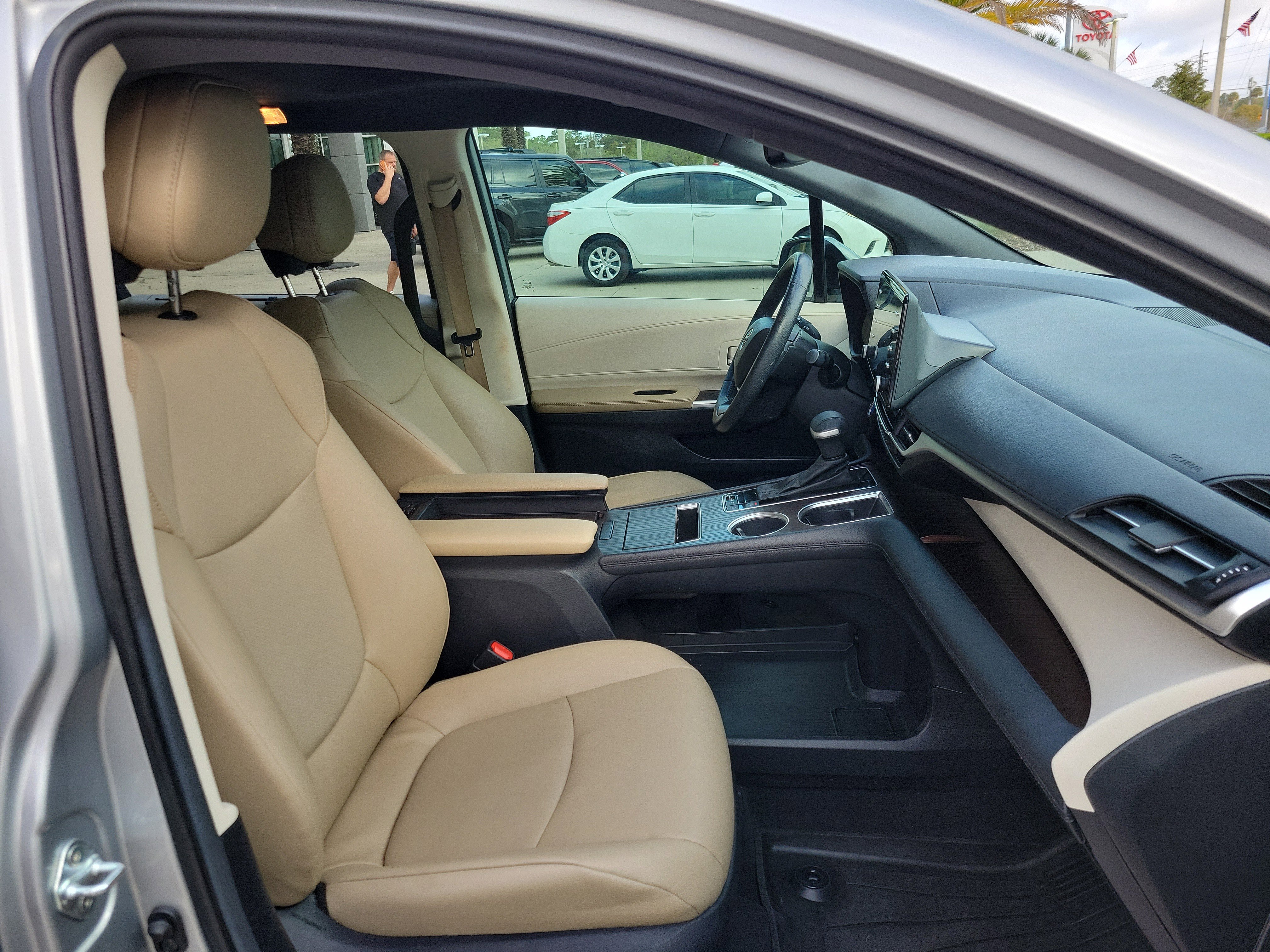 Certified 2024 Toyota Sienna XLE image 32