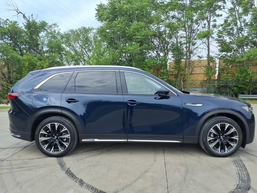 Used 2024 MAZDA CX-90 Plug-In Hybrid w/ Premium Pkg image 2