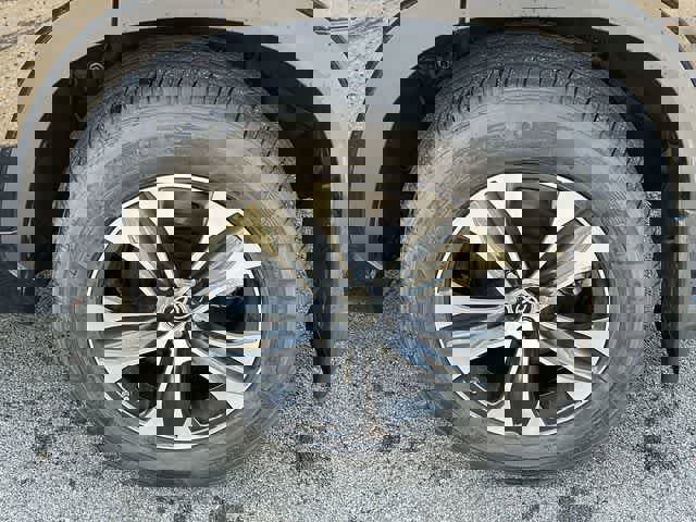 Used 2024 Toyota Highlander XLE AWD/4WD image 5