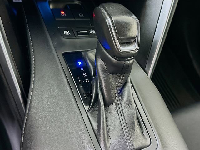 Used 2021 Toyota Venza LE image 16