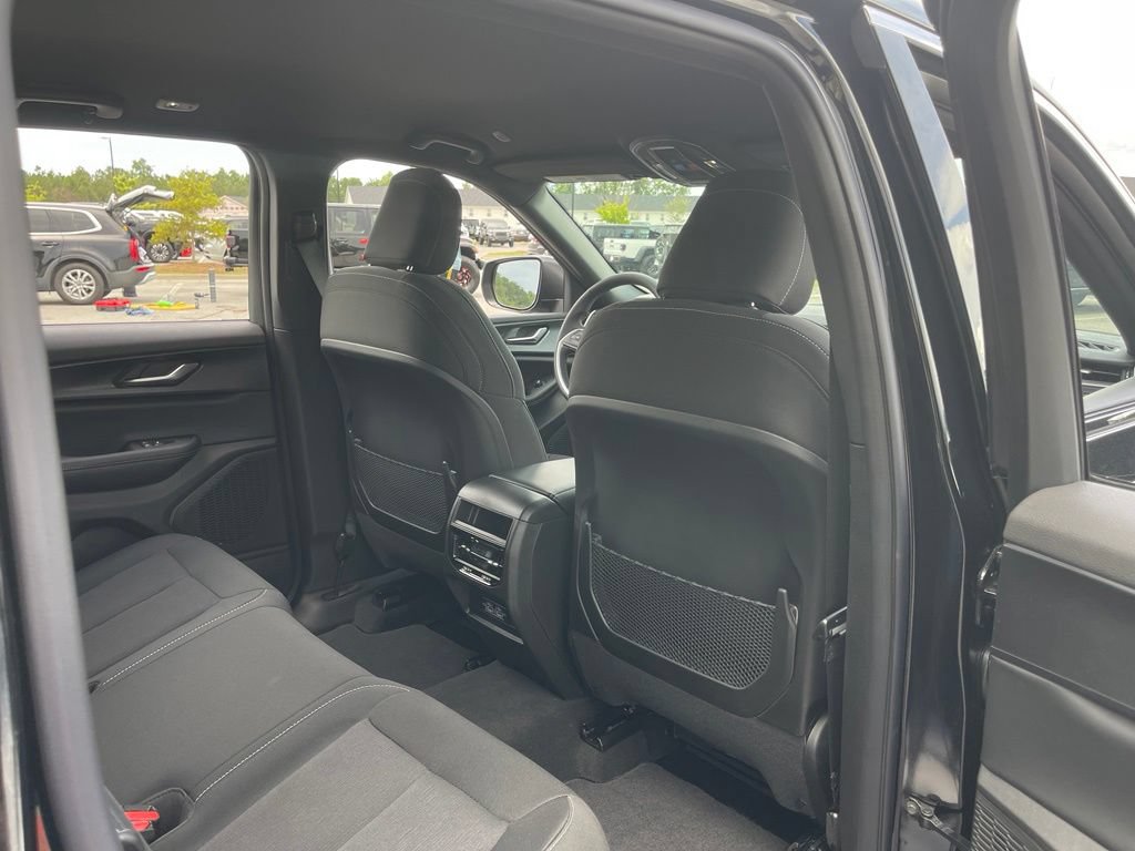 New 2026 Jeep Grand Cherokee Laredo RWD image 40