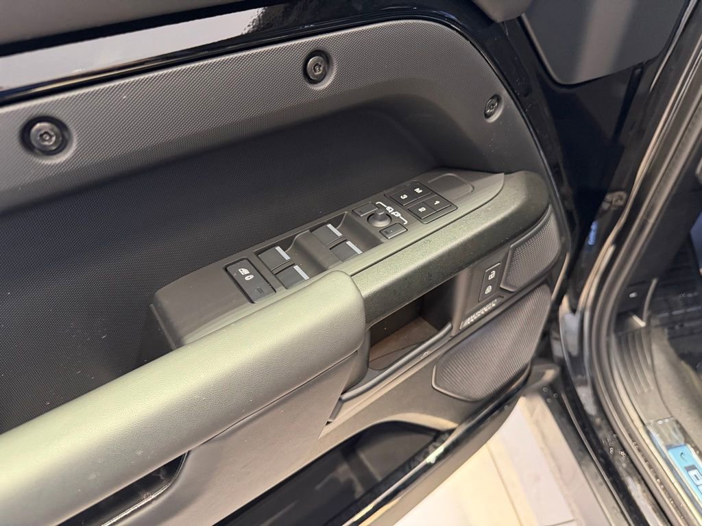 New 2026 Land Rover Defender 110 image 27