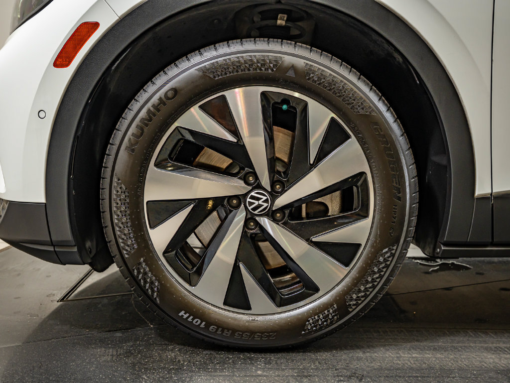 Used 2023 Volkswagen ID.4 2WD image 13