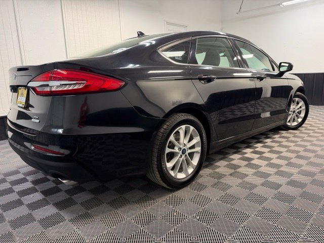 Used 2019 Ford Fusion SE FWD image 4