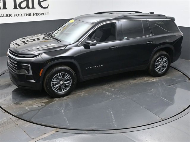 Used 2025 Chevrolet Traverse LT image 45
