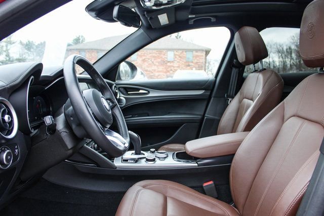 Used 2024 Alfa Romeo Stelvio Ti image 13