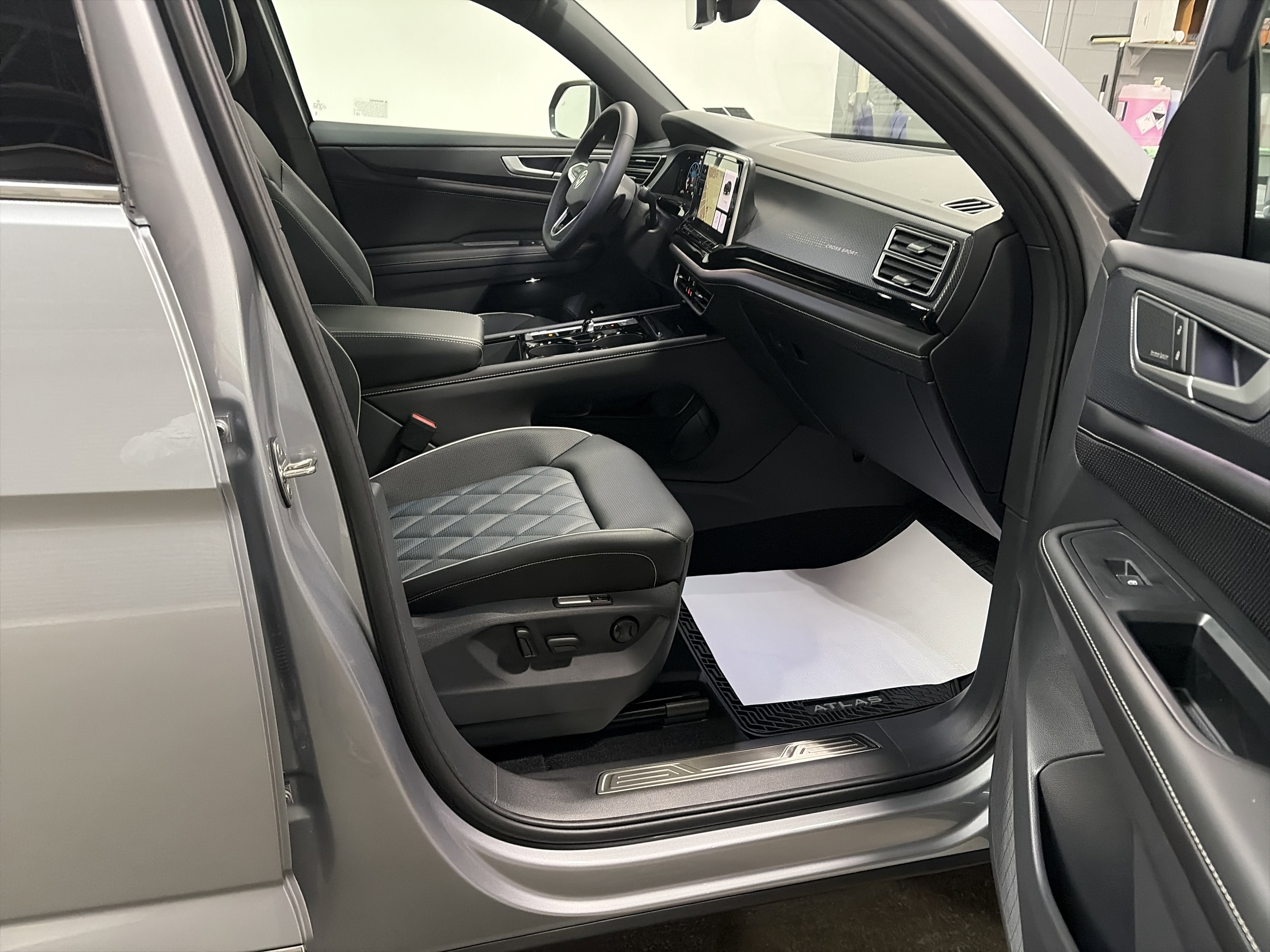 Certified 2025 Volkswagen Jetta SE image 71