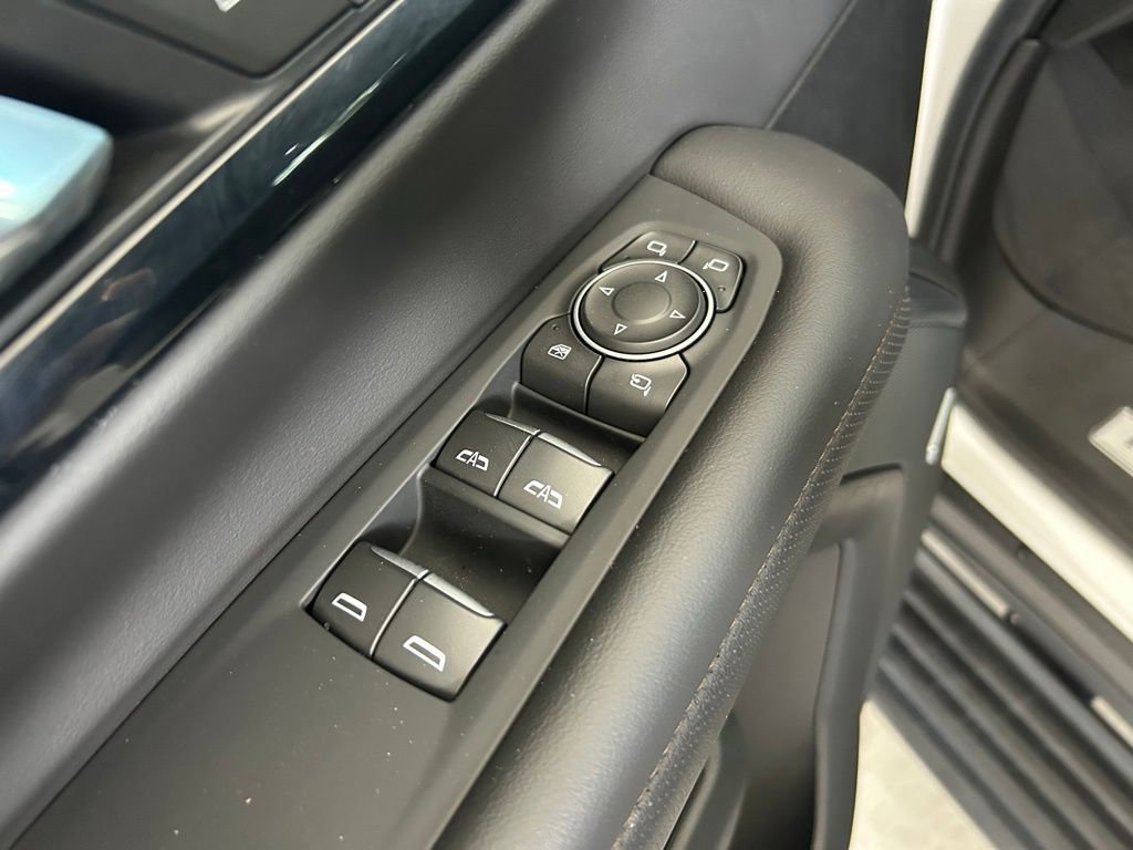 Used 2025 Chevrolet Tahoe High Country AWD/4WD image 40