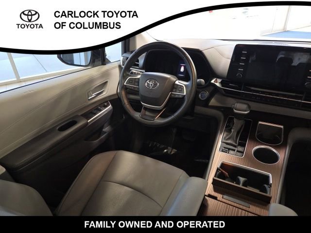 Used 2024 Toyota Sienna XLE FWD image 18
