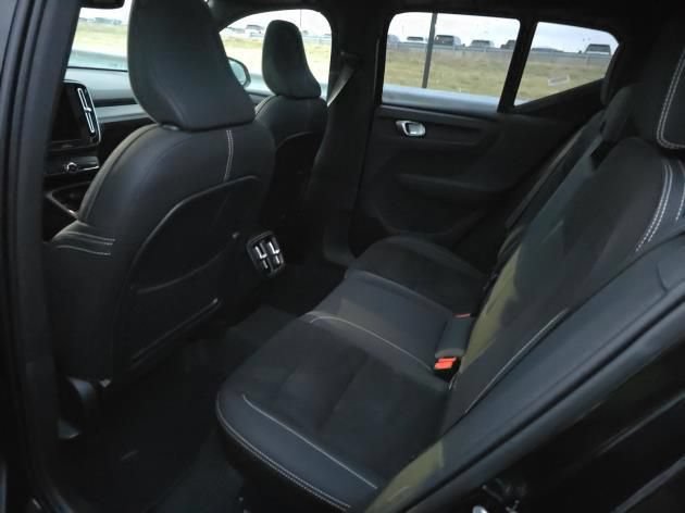 Used 2025 Volvo XC40 B5 Plus AWD/4WD image 4
