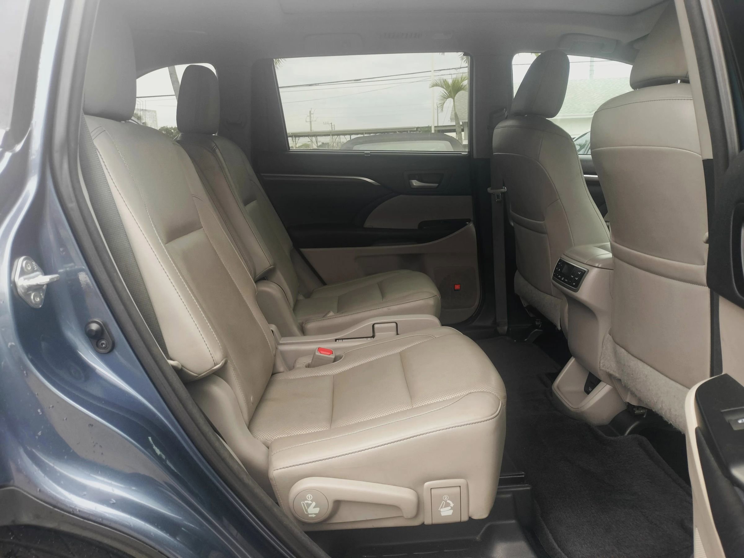 Used 2016 Toyota Highlander Limited Platinum image 27