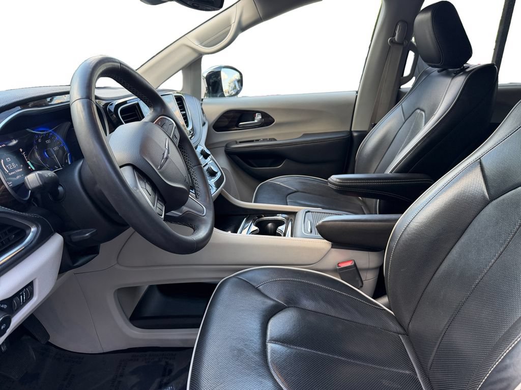 Used 2023 Chrysler Pacifica Limited FWD image 9